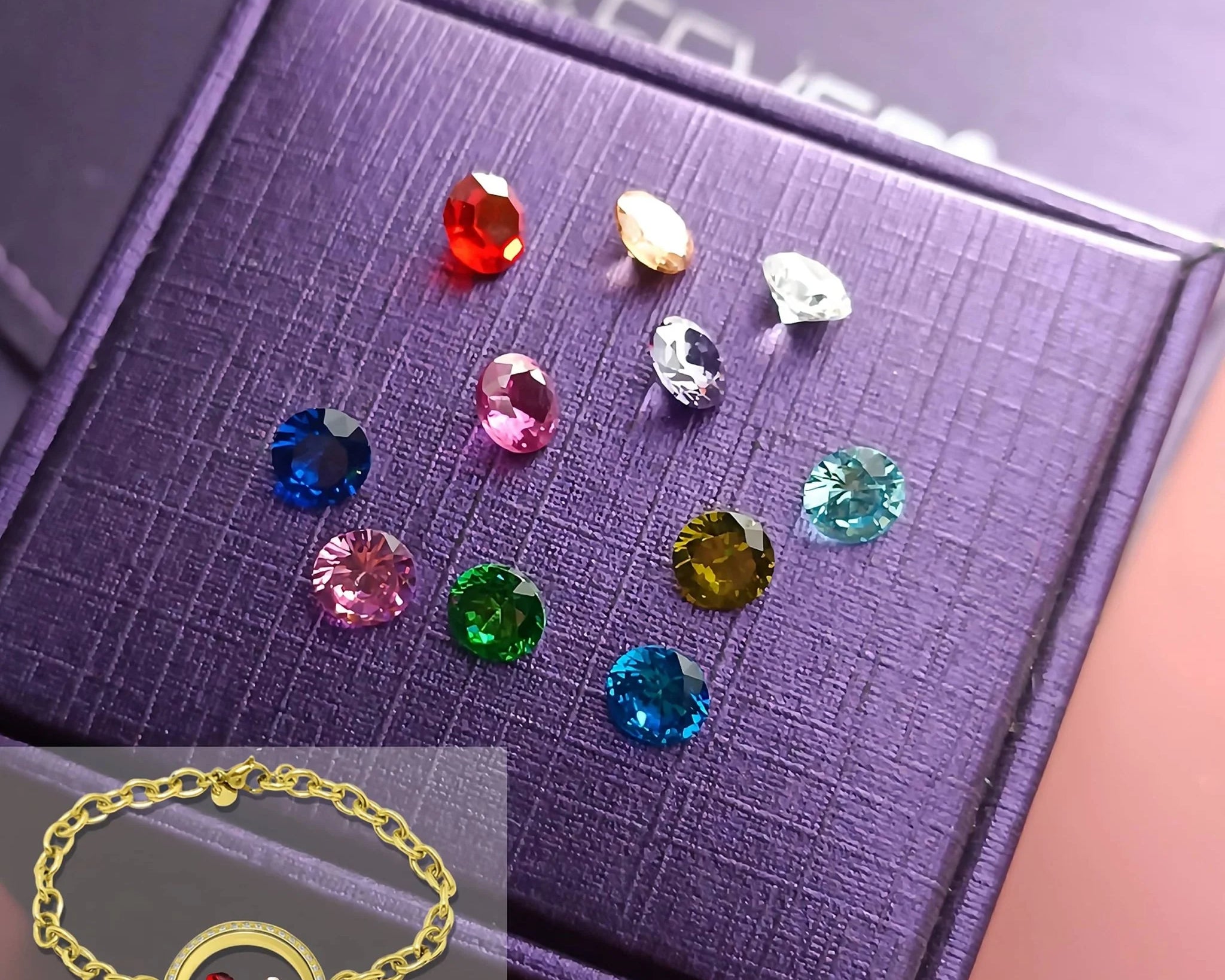 Remembering Loved Ones: How Memorial Jewellery Provides Comfort