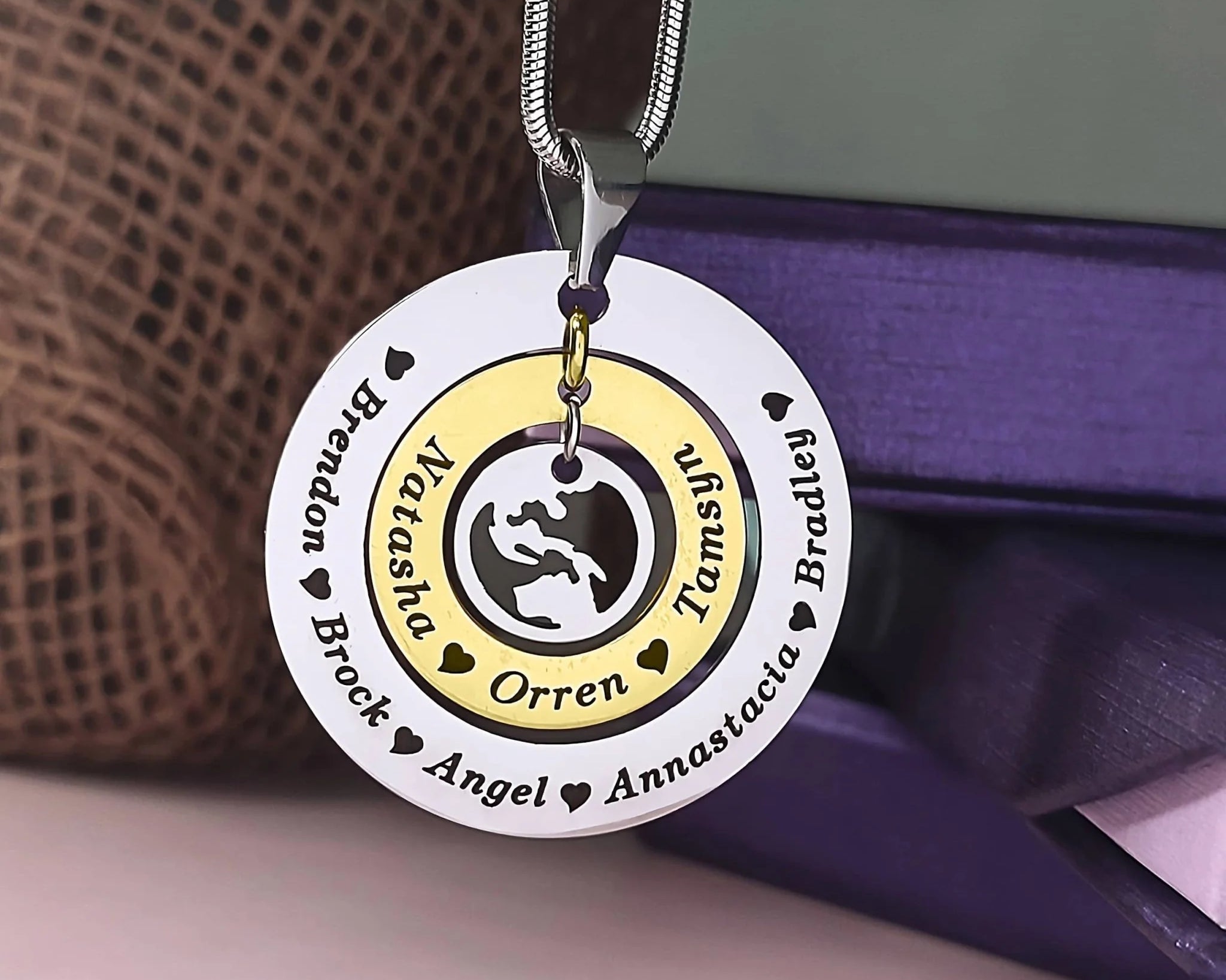 The Impact of Personalized Jewelry in Expressing Emotions