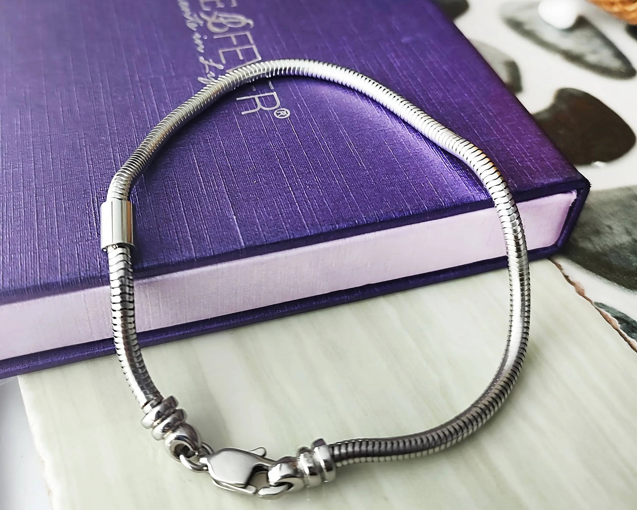 The Peace of Mind in Wearing Hypoallergenic Jewellery for Individuals with Sensitive Skin