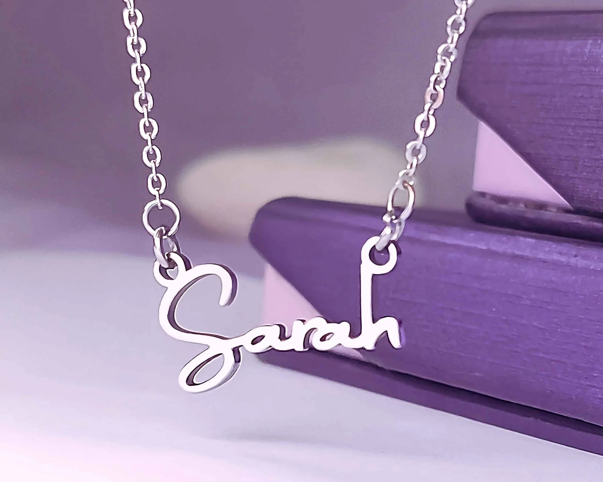 The Evolution of Design Elements in Personalised Jewellery: From Classic to Contemporary