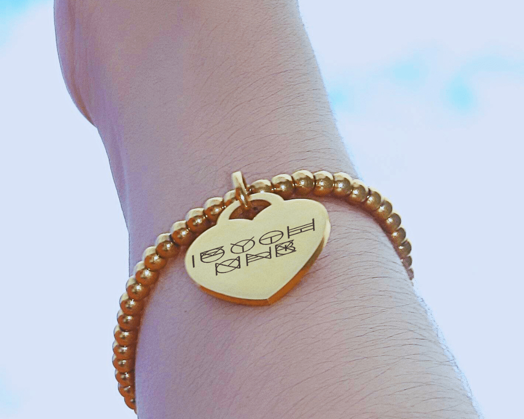 The Emotional Connection of Personalised Jewellery Gifts: A Heartfelt Expression of Love - BELLE FEVER