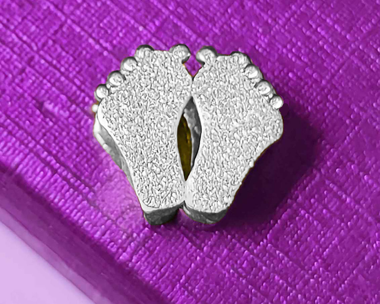 Sparkling Feet Charm for Moment Bracelet